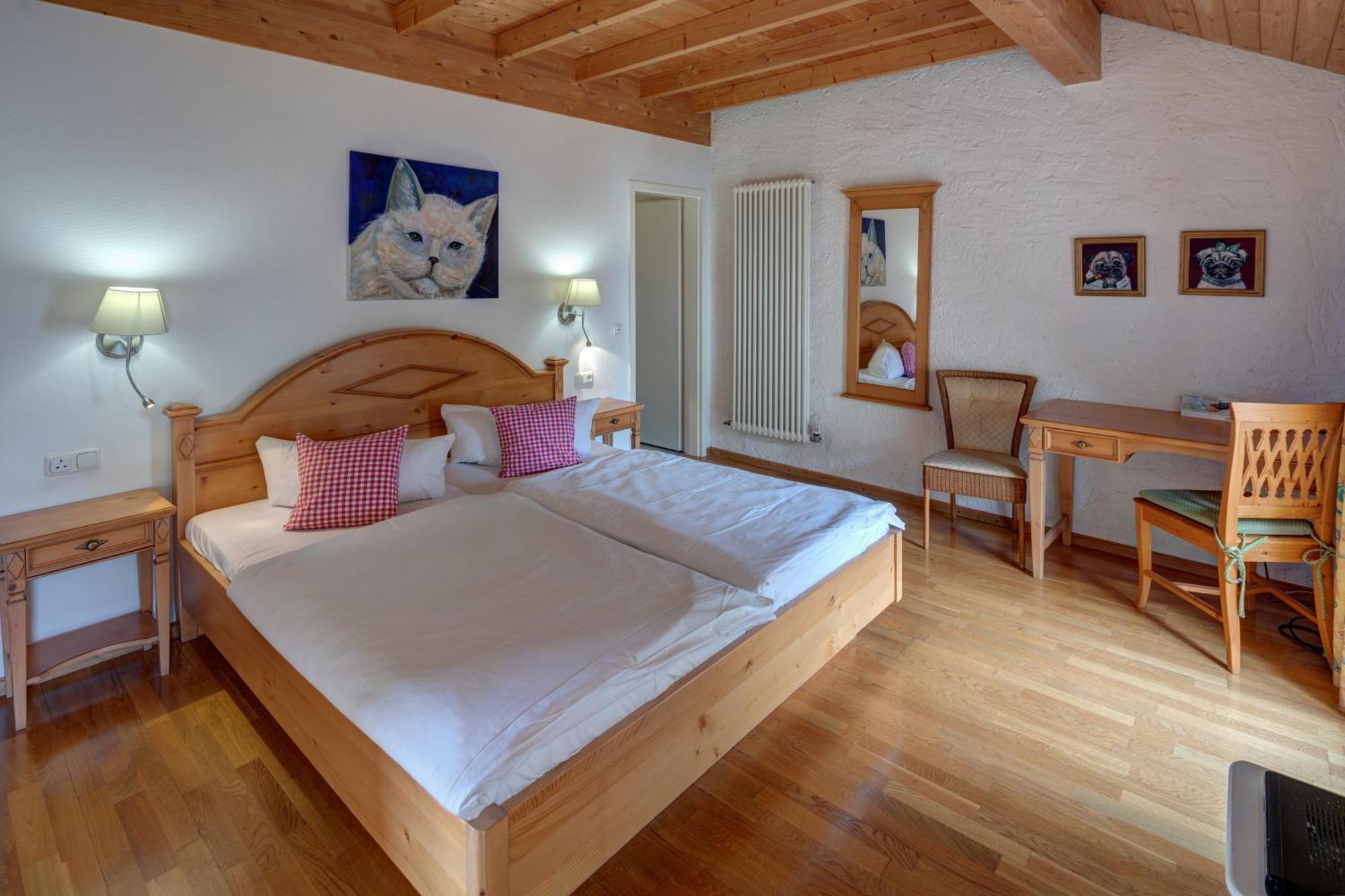 Hotel Leander บิทบวร์ก ภายนอก รูปภาพ