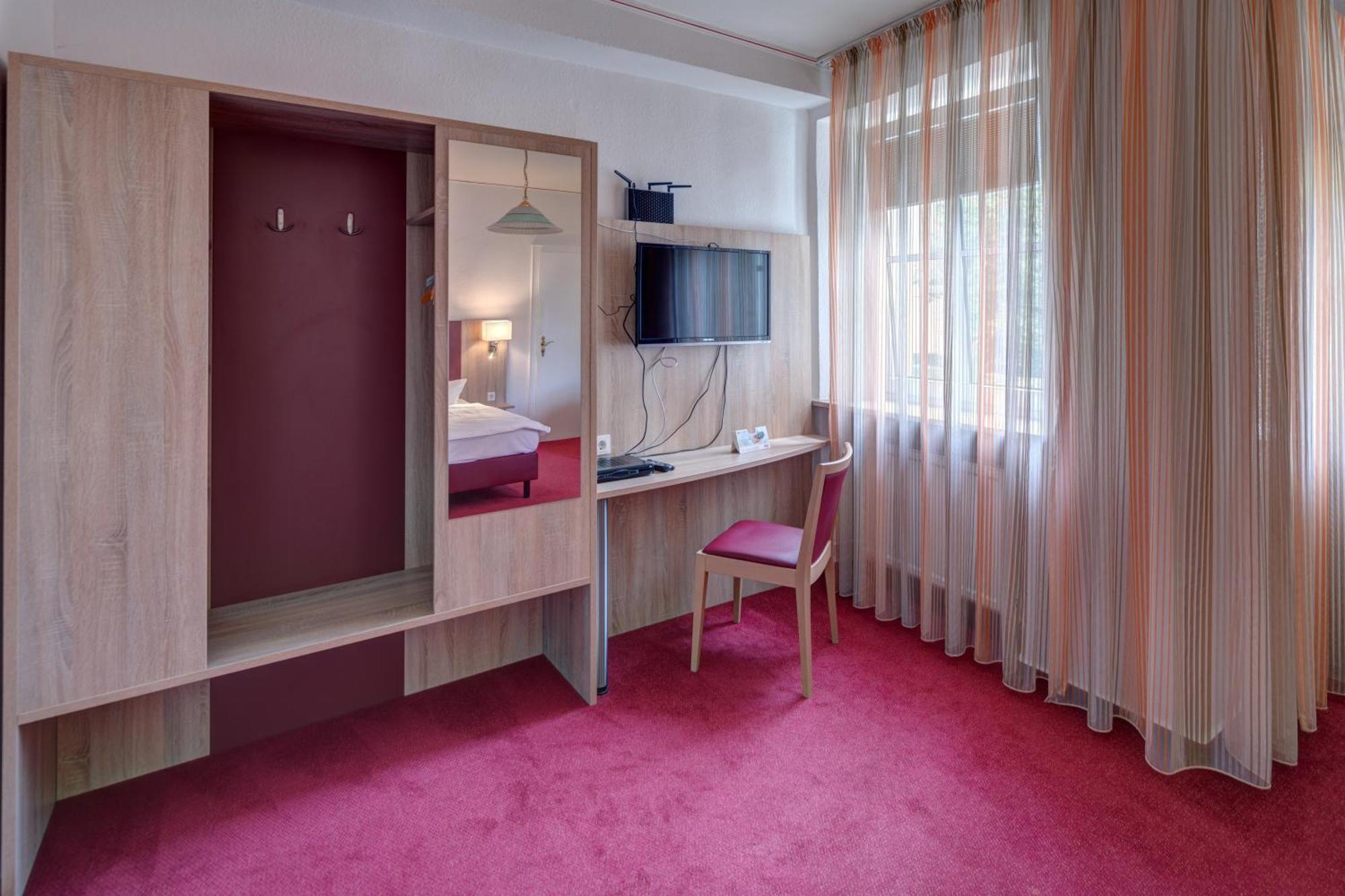 Hotel Leander บิทบวร์ก ภายนอก รูปภาพ
