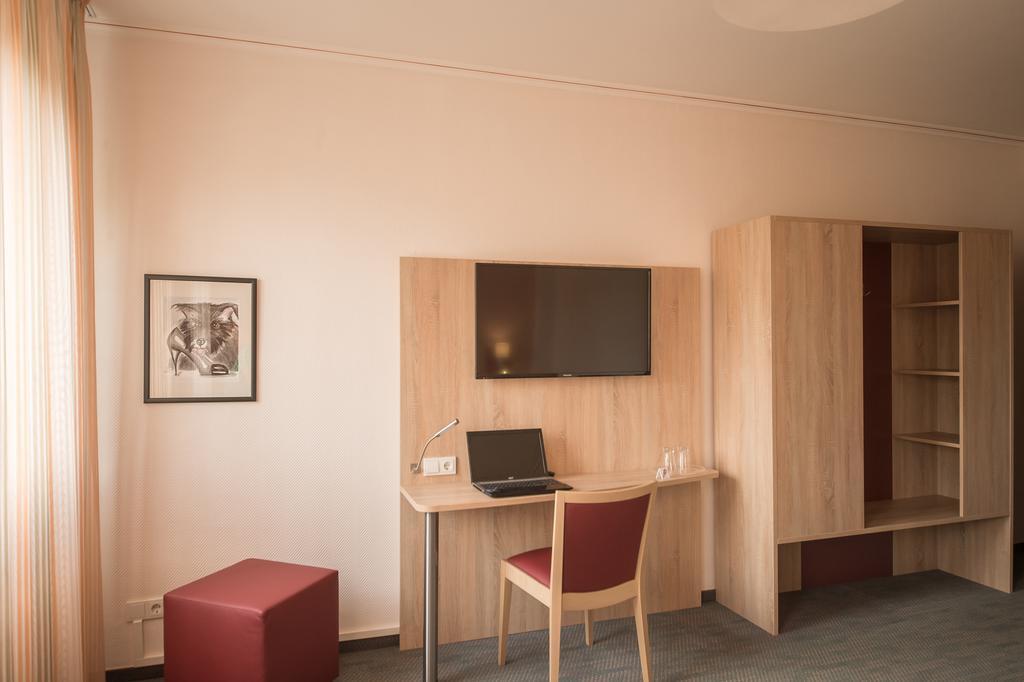 Hotel Leander บิทบวร์ก ภายนอก รูปภาพ