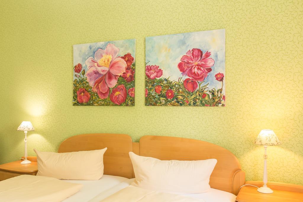 Hotel Leander บิทบวร์ก ภายนอก รูปภาพ