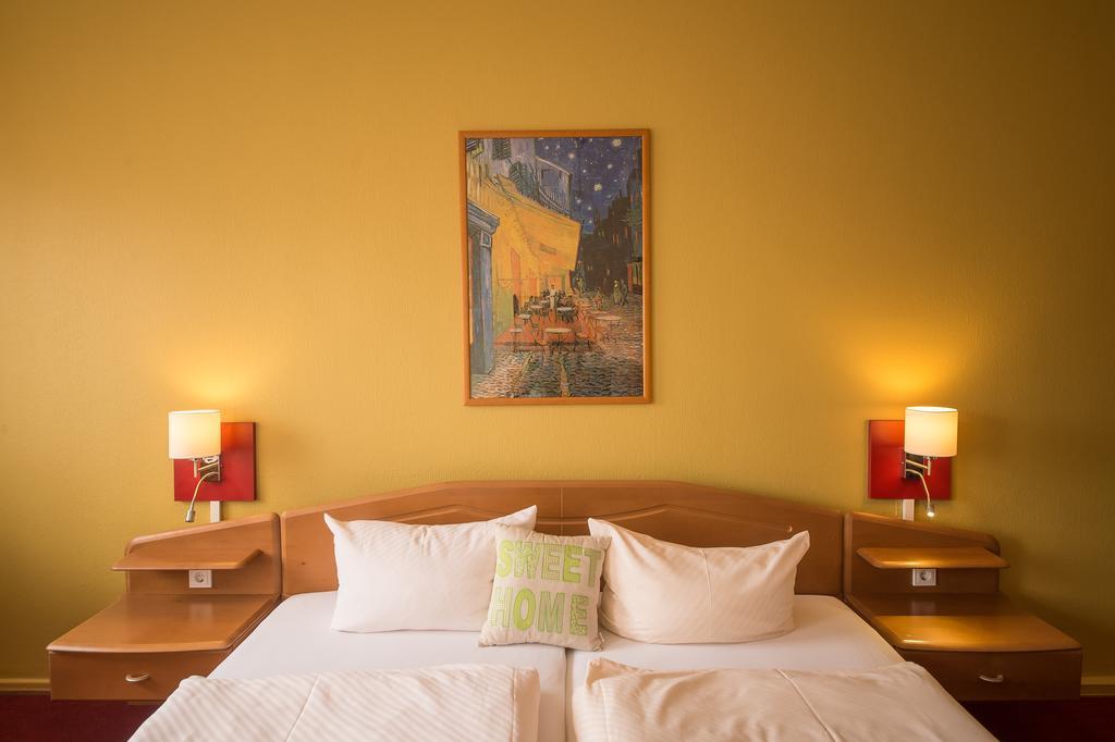 Hotel Leander บิทบวร์ก ภายนอก รูปภาพ