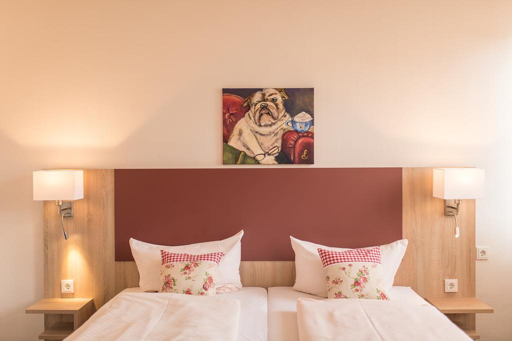 Hotel Leander บิทบวร์ก ภายนอก รูปภาพ