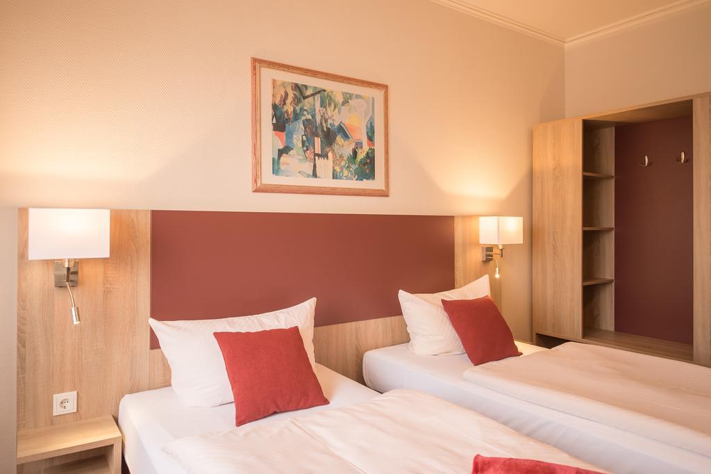 Hotel Leander บิทบวร์ก ภายนอก รูปภาพ