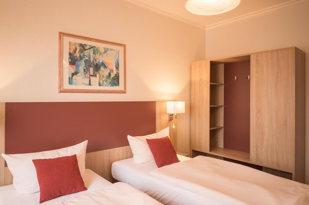 Hotel Leander บิทบวร์ก ภายนอก รูปภาพ