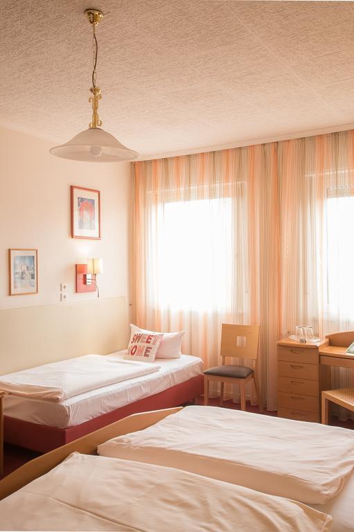 Hotel Leander บิทบวร์ก ภายนอก รูปภาพ